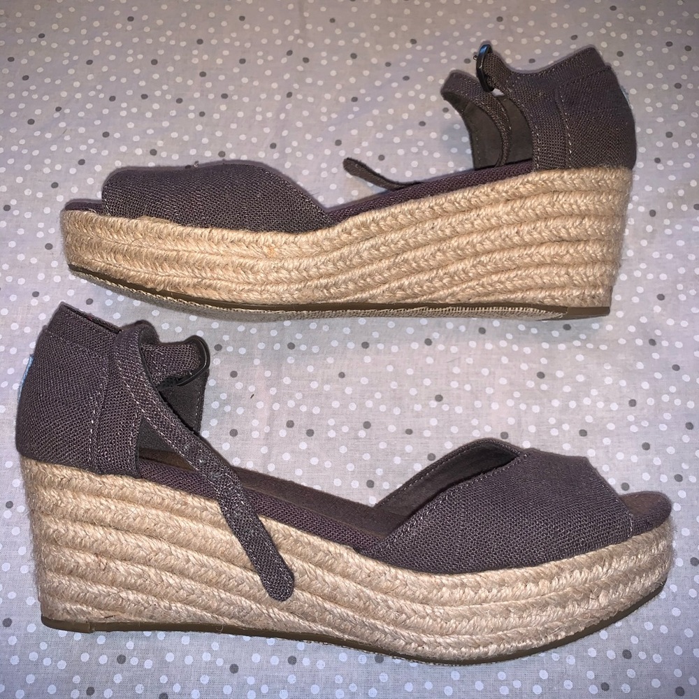 Toms Wedge Sandal Size 8.5